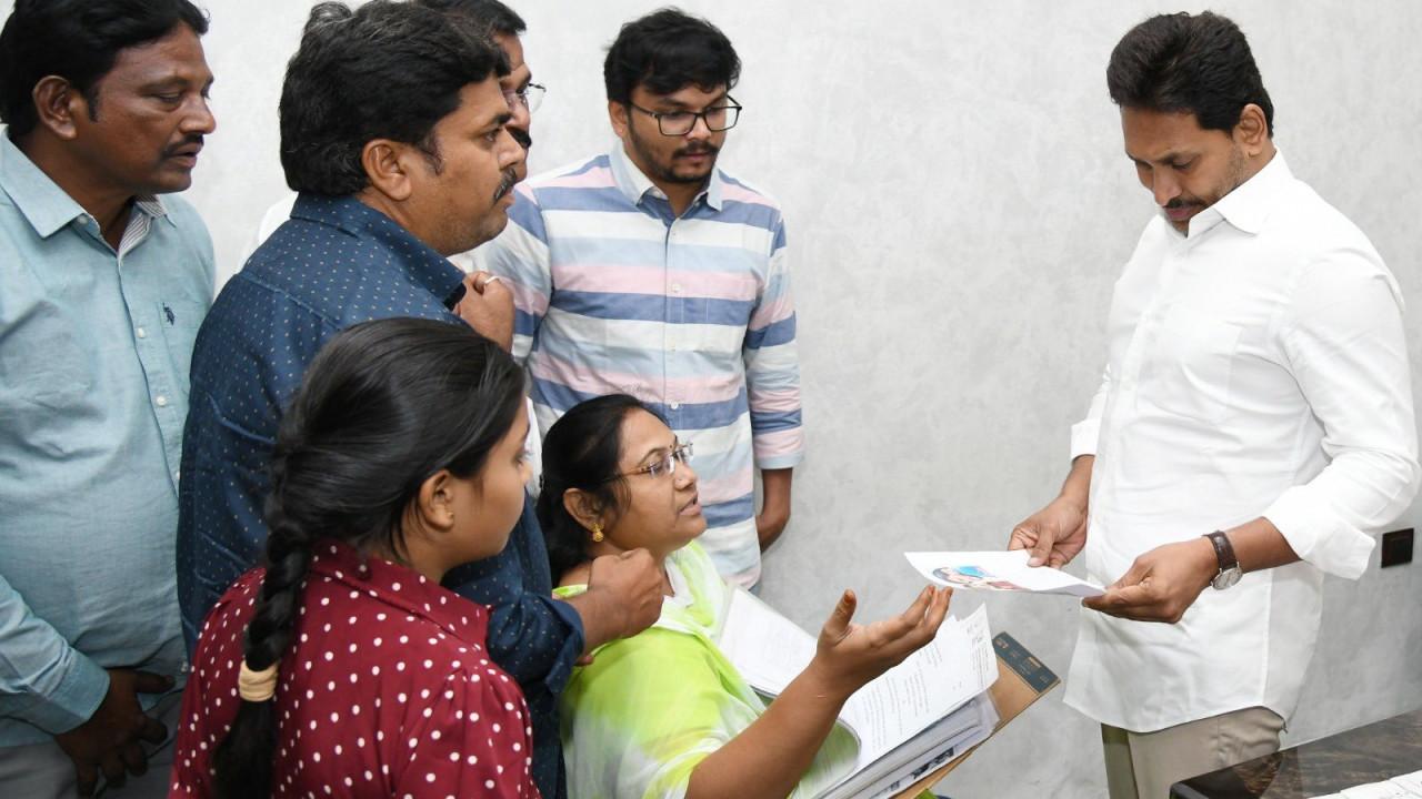 Chandrababu Naidu once again neglecting Sugali Preeti case, says Jagan..