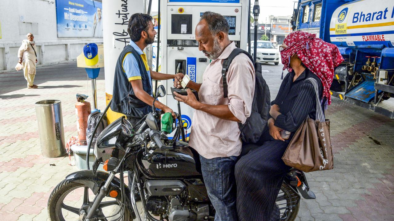 Oil PSUs absorbing Rs 550 crore loss per day to cushion consumers from soaring global prices..