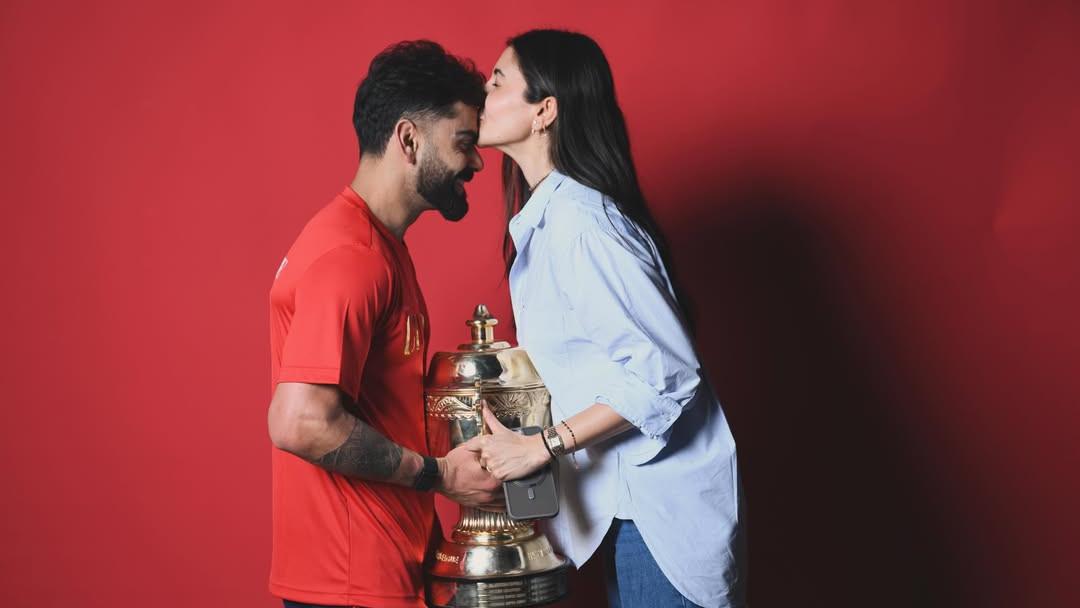 RCB shares Virat Kohli's ‘masterclass on the dance floor’, thanks Anushka Sharma for being ‘their Day 1’..