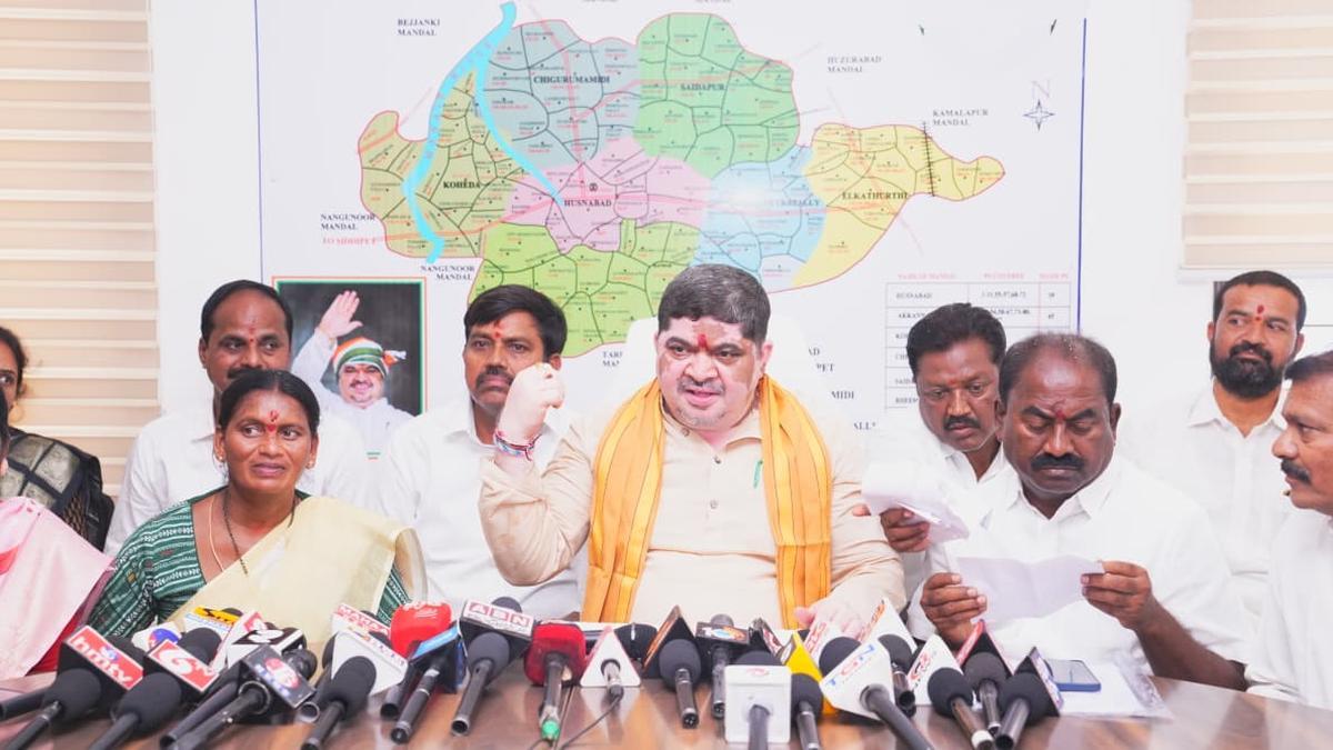 Telangana minister demands Pawan Kalyan to apologise before holding public meeting..