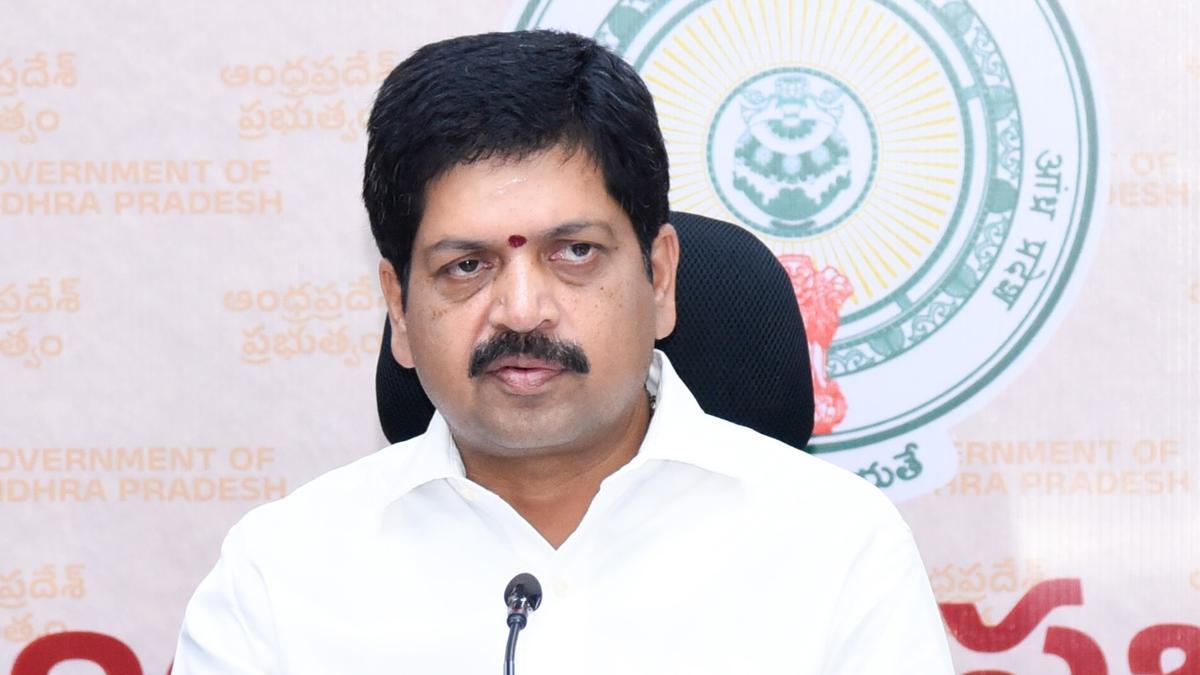 కుట్రలు తప్ప జగన్‌కు అభివృద్ధి పట్టదు: కొల్లు రవీంద్ర..