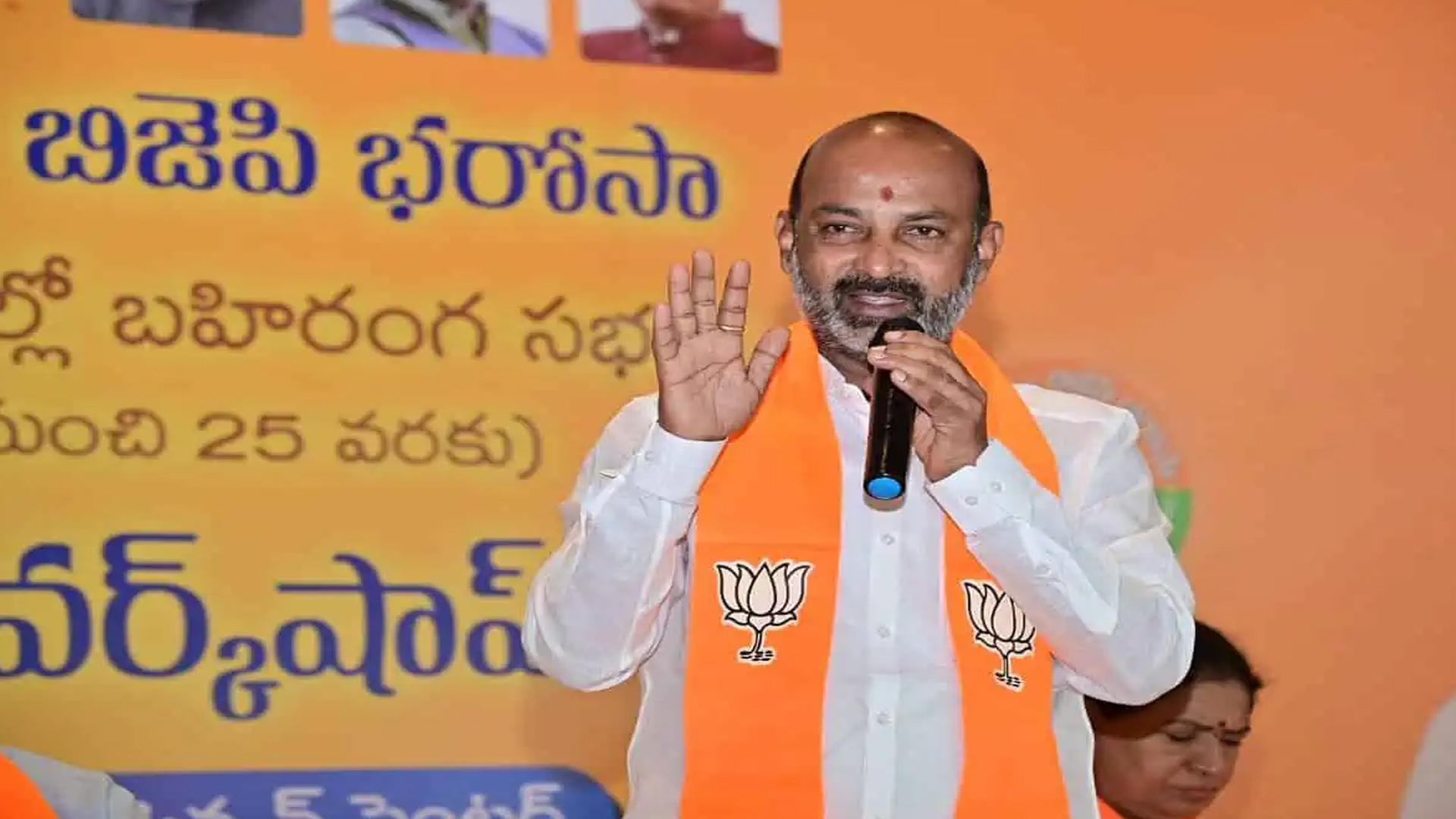 హైదరాబాద్ లో పాలు తాగి మూడు రోజులు ఆసుపత్రిపాలయ్యాను: బండి సంజయ్..