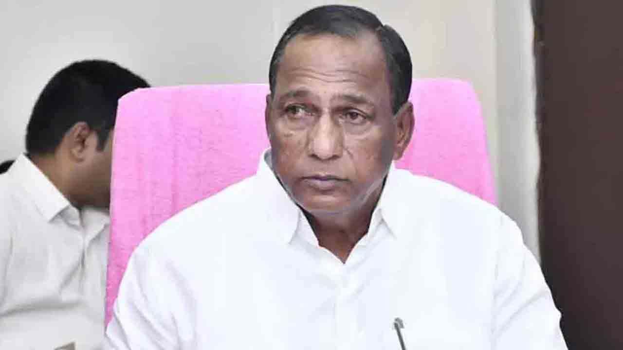 క్రికెట్ ఆడిన మల్లారెడ్డి.. మేడ్చల్, శామీర్‌పేట ప్రాంతాలలో పాఠశాలల ప్రారంభోత్సవం..