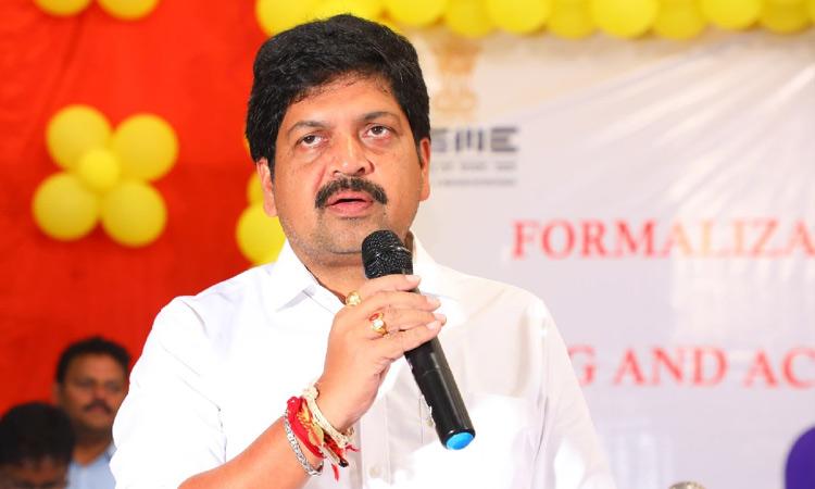 వెన్నుపోటు, గొడ్డలివేటుకు జగన్ బ్రాండ్ అంబాసిడర్: మంత్రి కొల్లు రవీంద్ర..