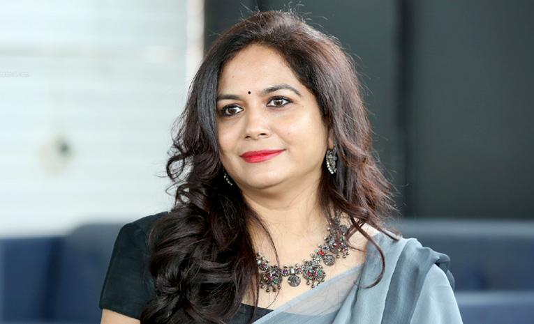 సినీ పరిశ్రమలోని చీకటి కోణాలపై సునీత సంచలన వ్యాఖ్యలు...