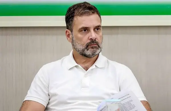 రాహుల్ గాంధీ విదేశీ పర్యటనలపై బీజేపీ గురి...