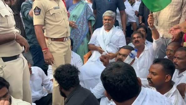 తాడిపత్రిలో కేతిరెడ్డి పెద్దారెడ్డి నిరసన...