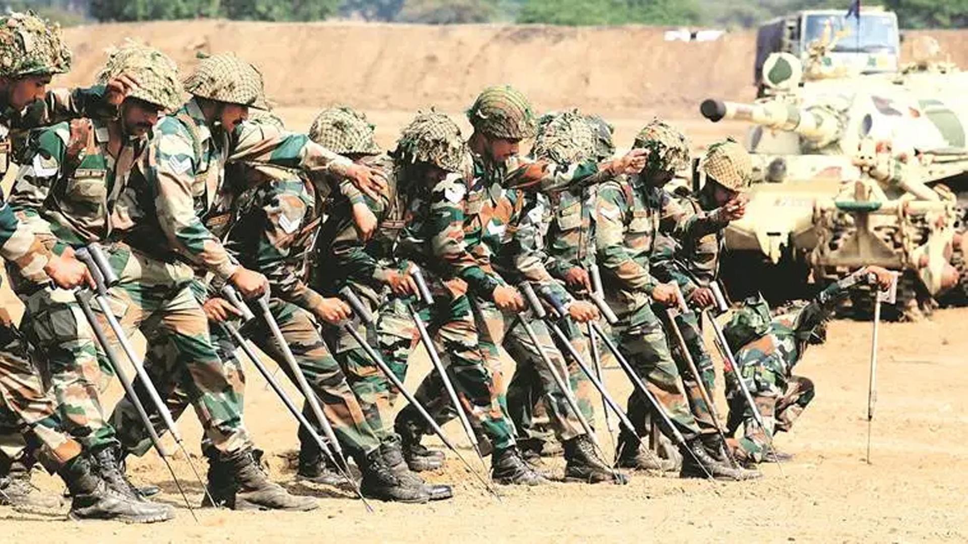 రోడ్డుపై ఆగిపోయిన యువతి కారు.. జవాన్‌ చేసిన పని చూస్తే సెల్యూట్‌ కొట్టాల్సిందే!