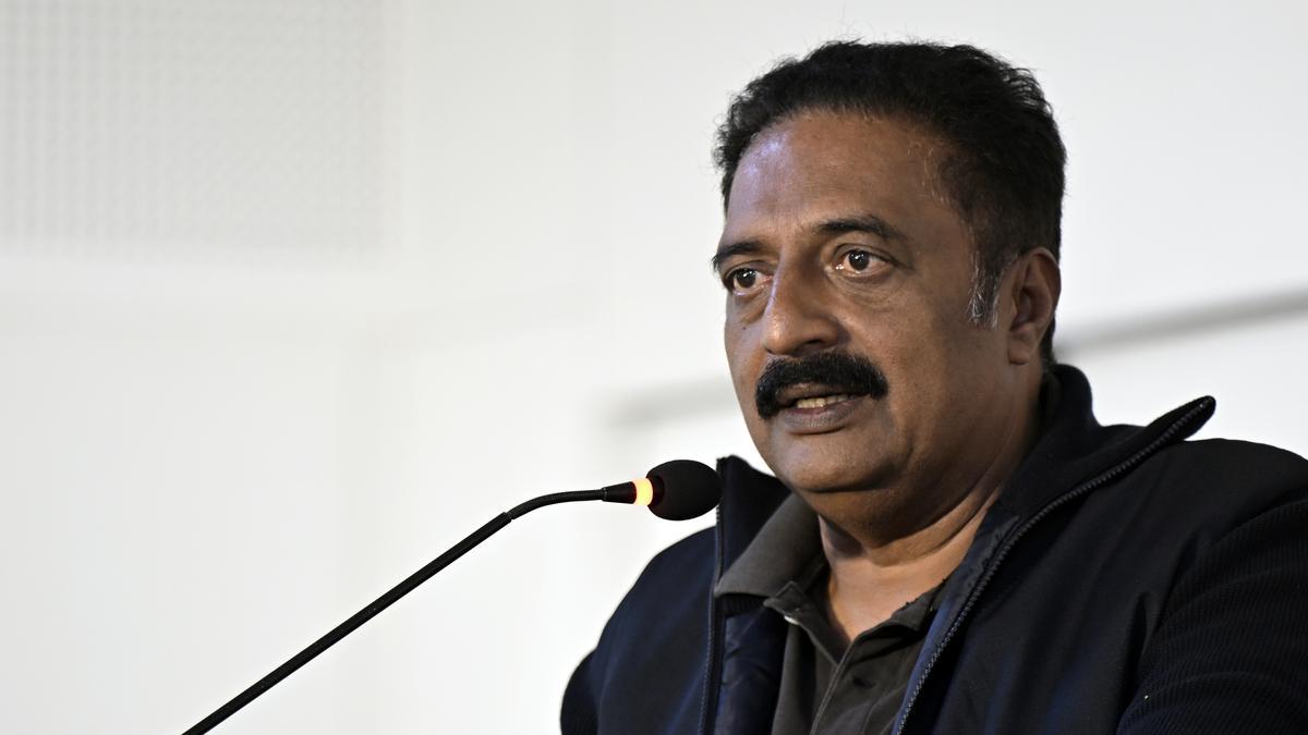 నిరంకుశ పాలనను బొద్దింకలు మోకాళ్లపైకి వంచారు: ప్రకాశ్ రాజ్..