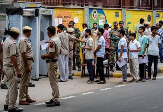 ఒక్క రోజులో మూడుసార్లు మార్కులు మారాయి.. నీట్‌ స్కోర్‌పై ఢిల్లీ హైకోర్టుకు విద్యార్థి..