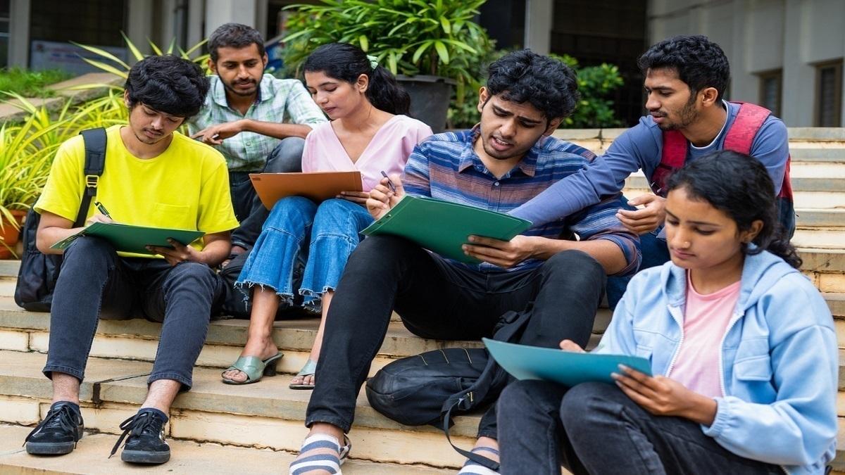 జేఈఈ టాపర్ల ఆలోచనలో మార్పు.. కోర్ బ్రాంచ్‌లకు పెరుగుతున్న ప్రాధాన్యం..
