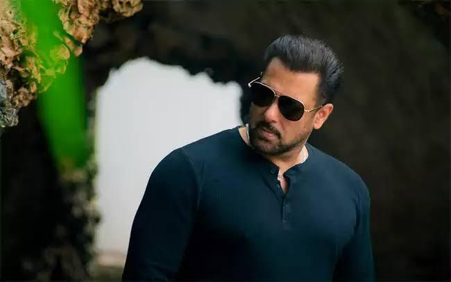 పార్టీలో బిర్యానీ తింటూ తలకు ఇంజెక్షన్లు చేయించుకున్న సల్మాన్ ఖాన్..