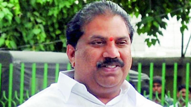 విజయవాడ సెంట్రల్లో తీవ్ర ఉద్రిక్తత.. మల్లాది విష్ణును అదుపులోకి తీసుకున్న పోలీసులు..