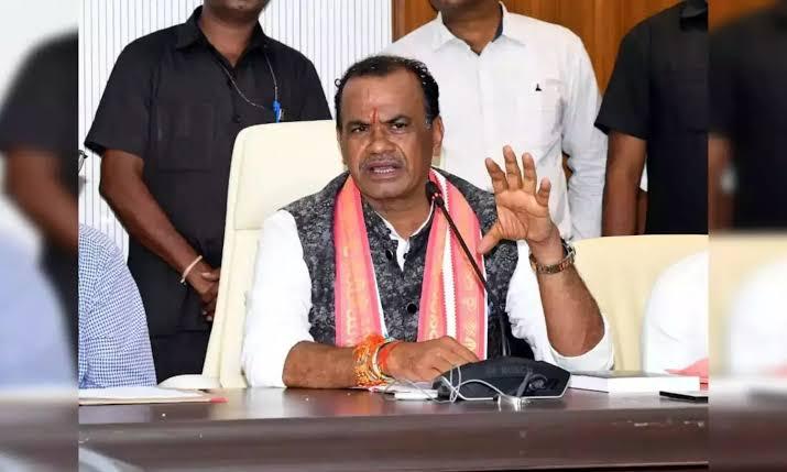 రూ.5 కోట్ల అంశానికి రూ.54 కోట్ల పెనాల్టీపై మంత్రులు కోమటిరెడ్డి, వివేక్ ఆగ్రహం..