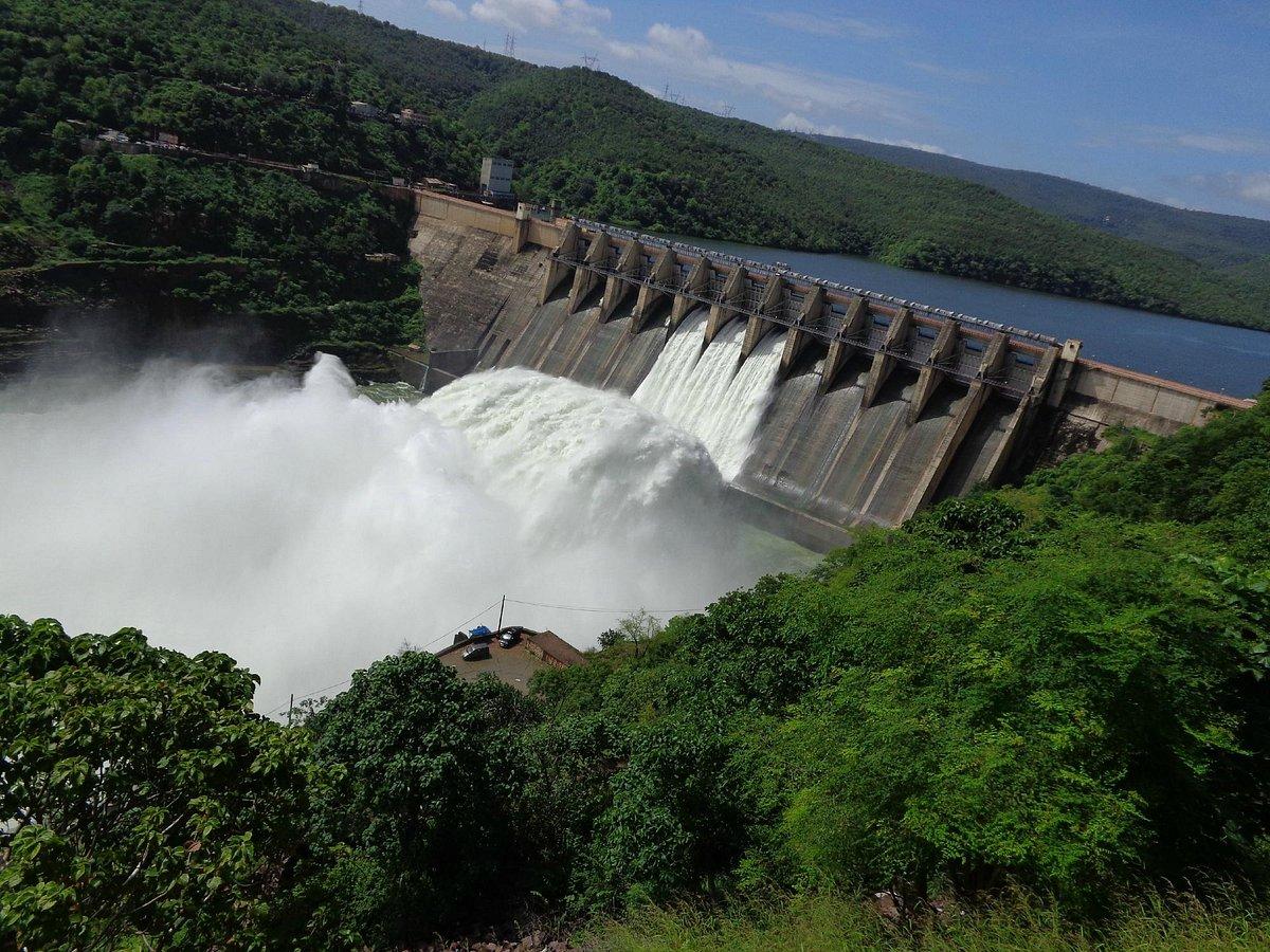 శ్రీశైలానికి పోటెత్తిన వరద.. నిండుకుండలా మారుతున్న జలాశయం..